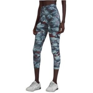 Lululemon Wunder Train Hi-Rise Crop 23"
Camo Mineral Blue Multi Spellout Size 2
